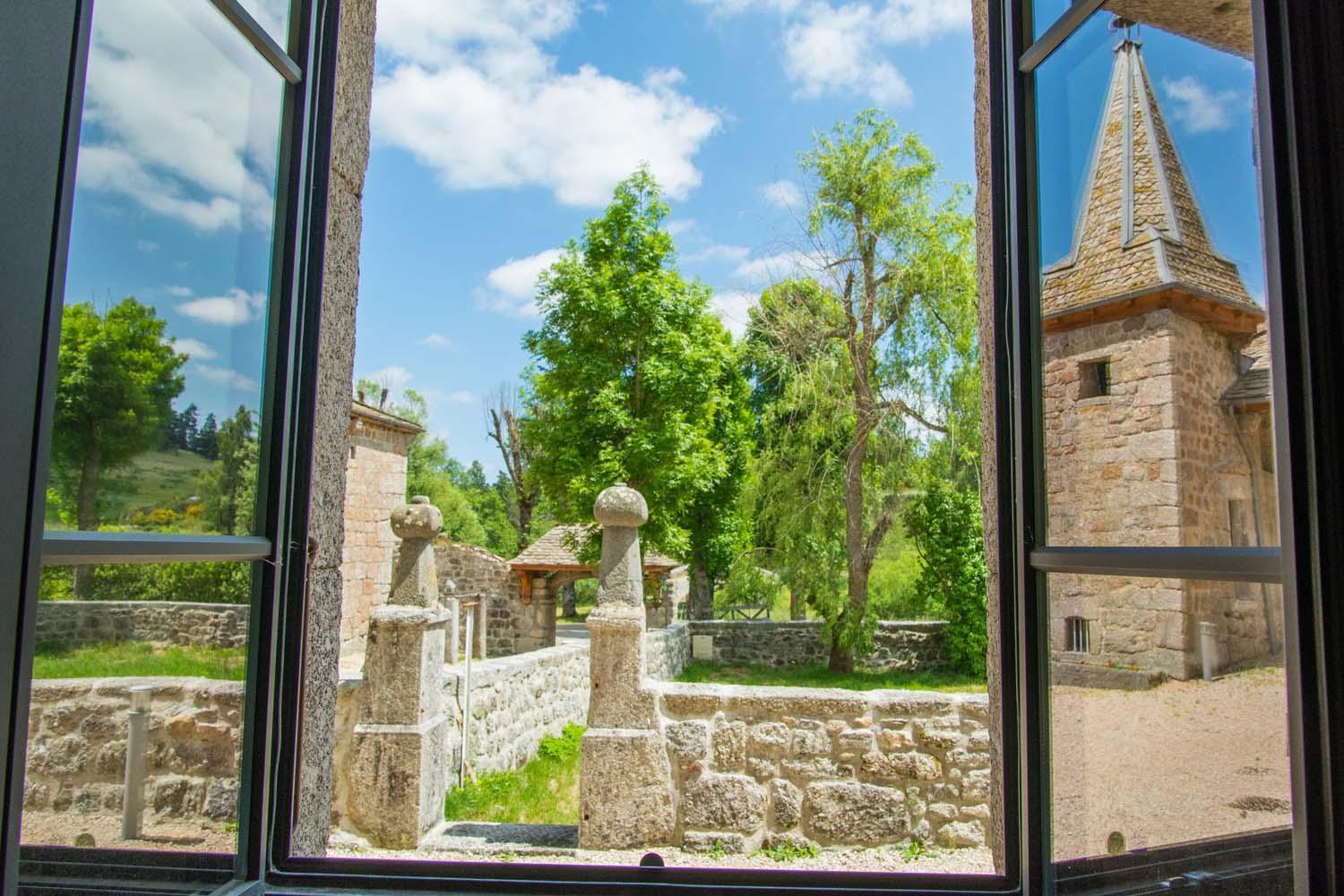 Gites De France 24 Personnes - Domaine De Coulagnettes Serverette Εξωτερικό φωτογραφία